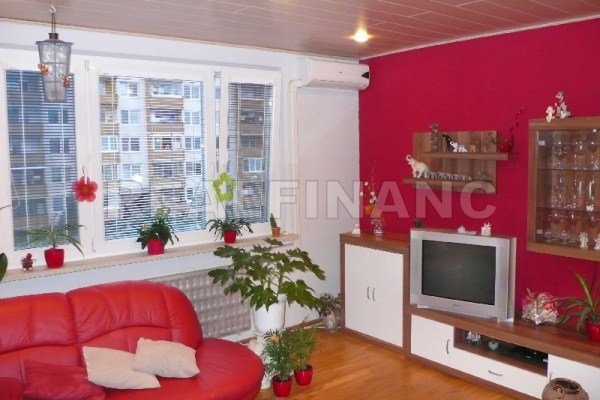 EXLUZÍVNE LEN U NÁS !!!  Kompletne prerobený 3- izbový byt s uzatvretou lodžiou, 65 m2, ul. V. Clementisa, sídl. Družba Trnava
