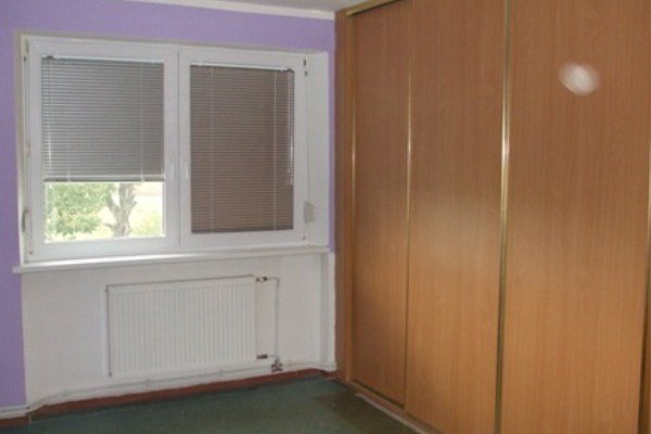 EXKLUZÍVNE LEN U NÁS !!! - Predám, 2 izbový byt s lodžiou po rekonštrukcii + garáž, 2.posch, 63  m2 -  Trnava, ul. Modranská (REALFINANC, s.r.o. )