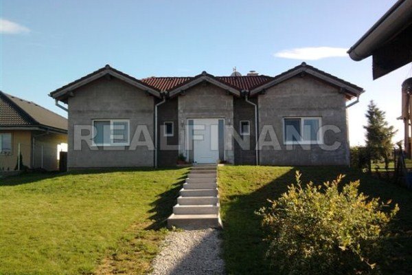 SUPER PONUKA !!! NOVOSTAVBA 4 izbový RD s garážou, pozemok 1946m2, obec Suchá nad Parnou  7-km Trnav&hellip;
